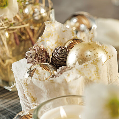 Festive table decoration for the holiday season