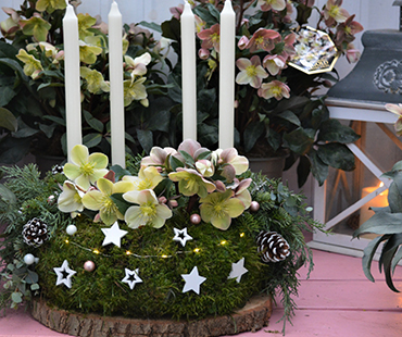 CHRISTMAS WREATH FROM NATURAL MATERIALS